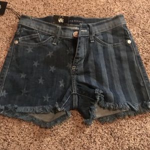 Designed denim shorts